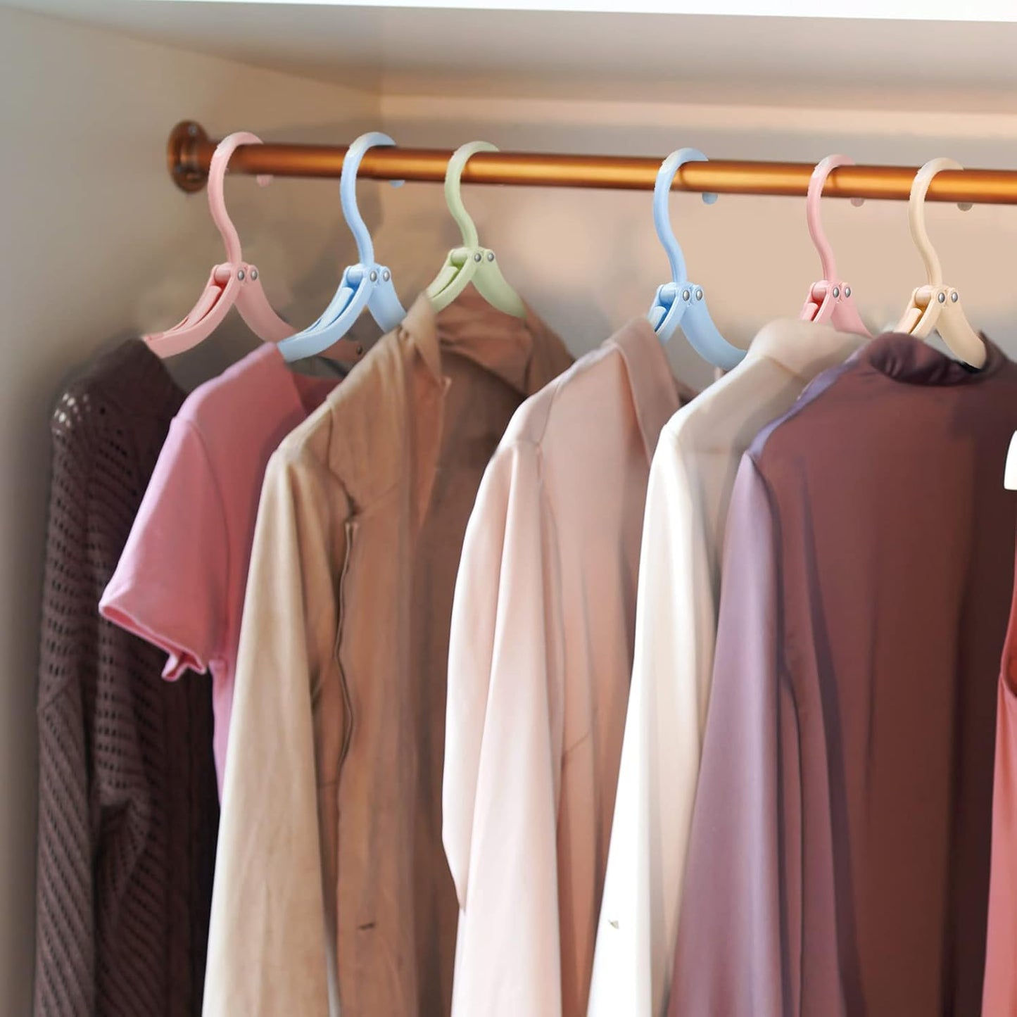 Maitys Folding Travel Hangers, 12 Pieces, Colorful, Plastic, Anti-Slip, Portable, Lightweight, Easy to Carry