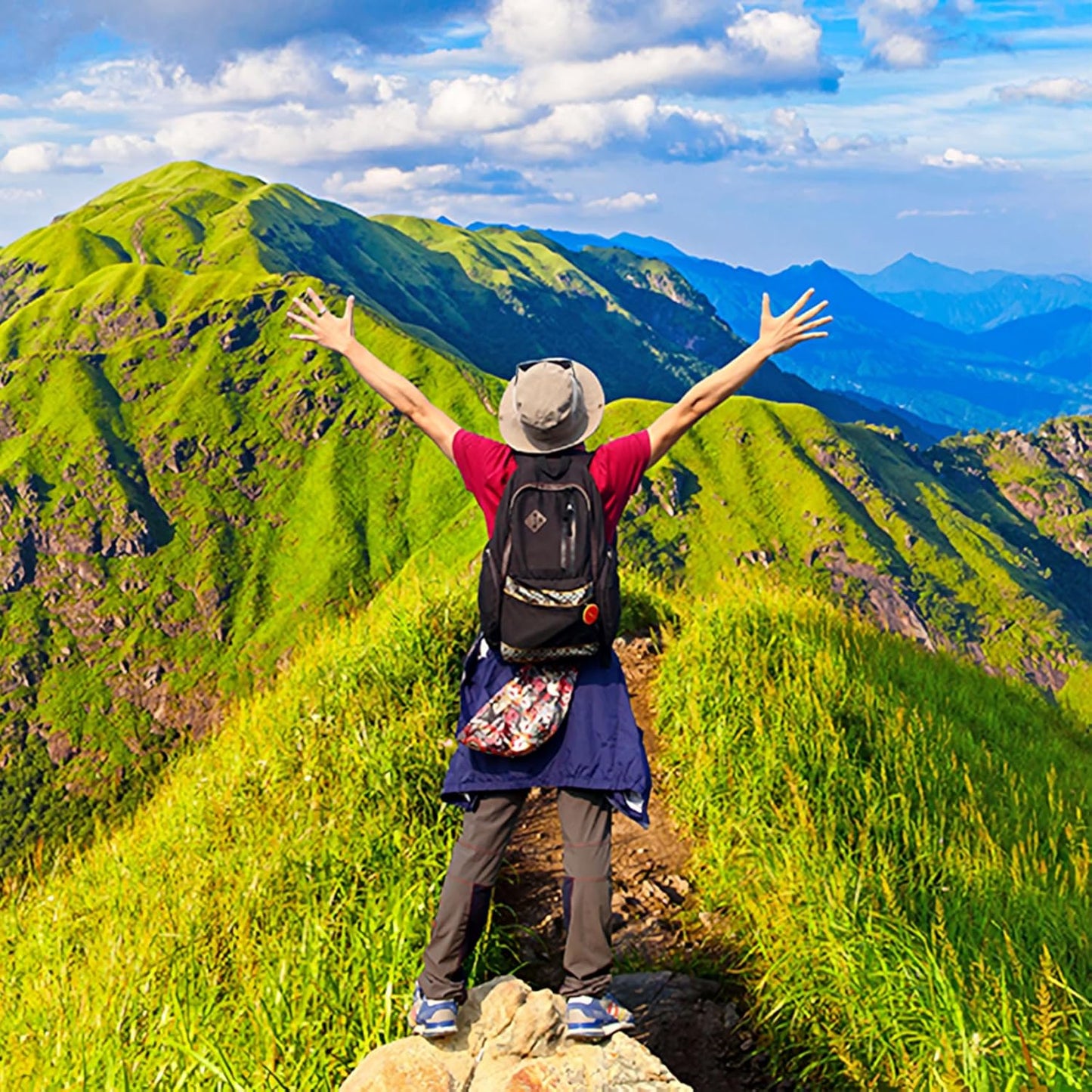 36 Pcs Travel Hangers Portable Foldable Travel Hanger Organizer, Plastic Cruise Ship Essentials Clothes Folding Hangers for Camping Flying RV Europe Vacation Essentials Suitcase, Vivid Black