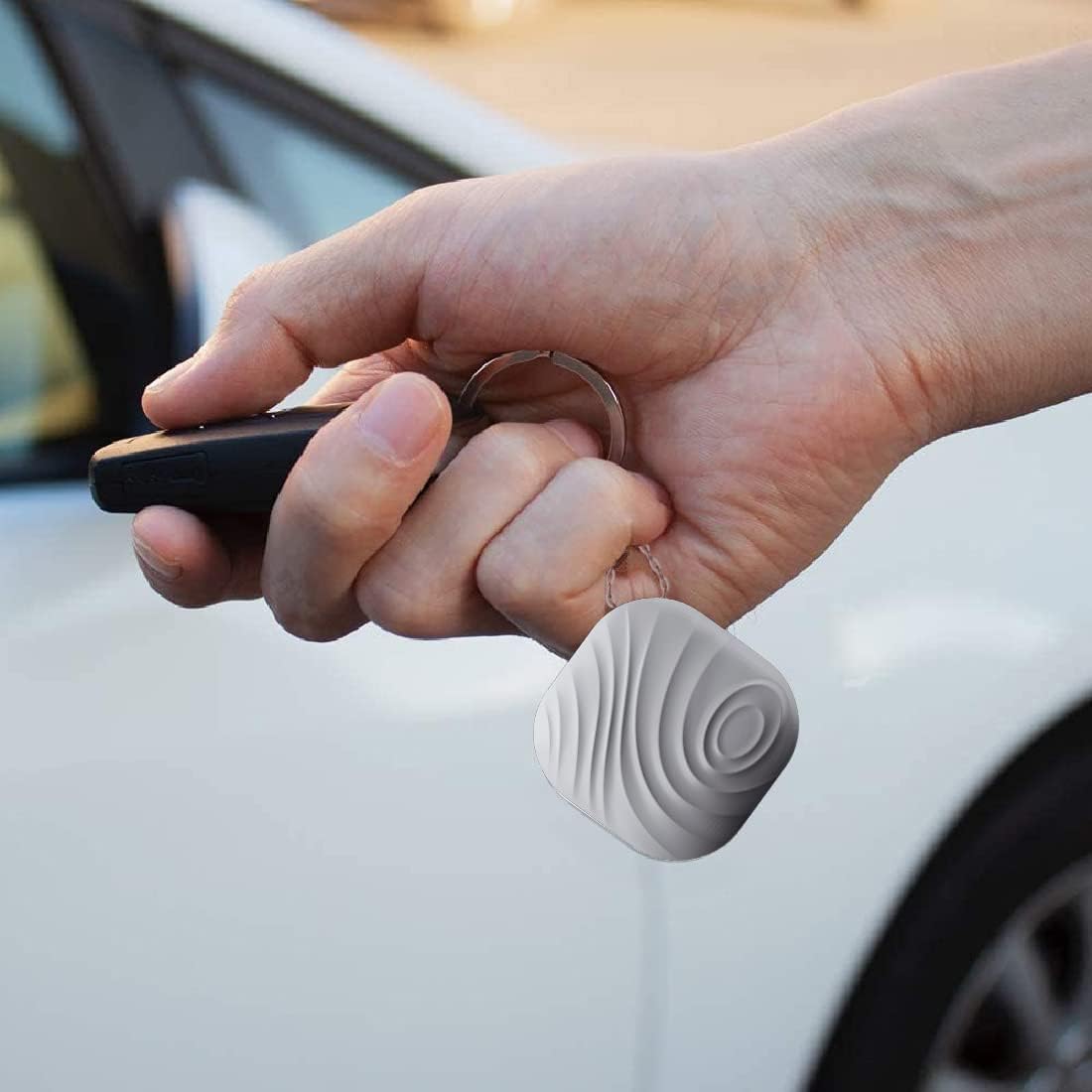 Key Finder, Bluetooth Tracker Item Locator with Key Chain for Keys Pet Wallets or Backpacks and Tablets, Batteries Include (Gray, 4 Pack)