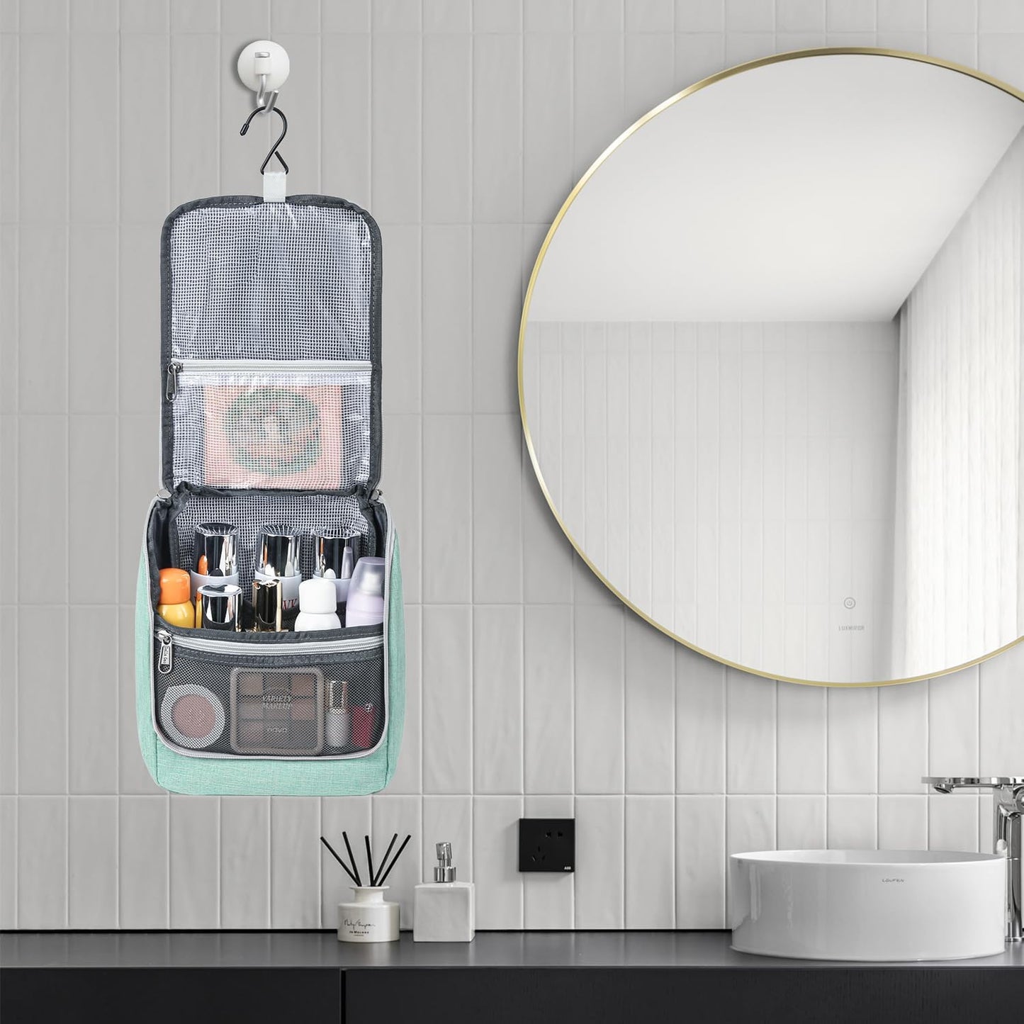 Della Gao Hanging Toiletry Bag for Men and Women, Portable Travel Makeup Bag Cosmetic Bag Toiletries Organizer, Bathroom Bag, Water Resistant Nylon - Green