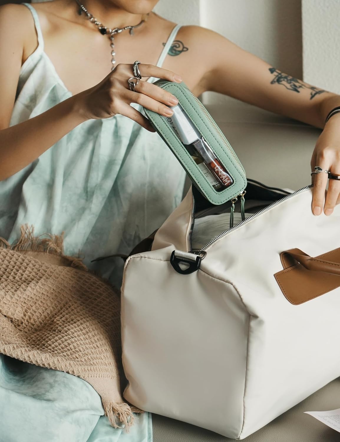 Popvibe Clear Makeup Bag Travel Cosmetic Case Transparent Toiletry Bag with Zipper, Portable Make Up Organizer Traveling Compact Car Bag for Essentials