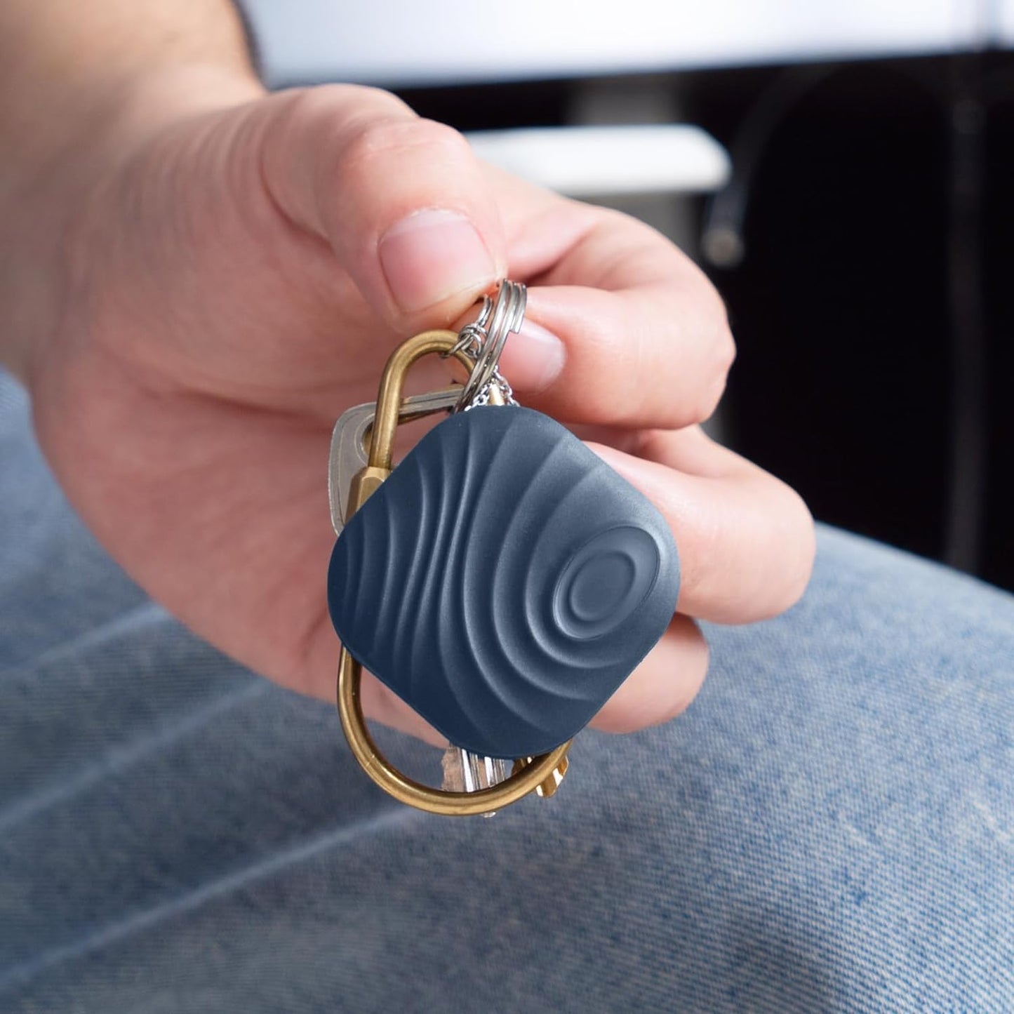 Findhting Key Finder Tag - Bluetooth Tracker Item Locator with Key Chain - Both iOS and Android Compatible for Keys Pet Wallets or Backpacks and Tablets (Blue)