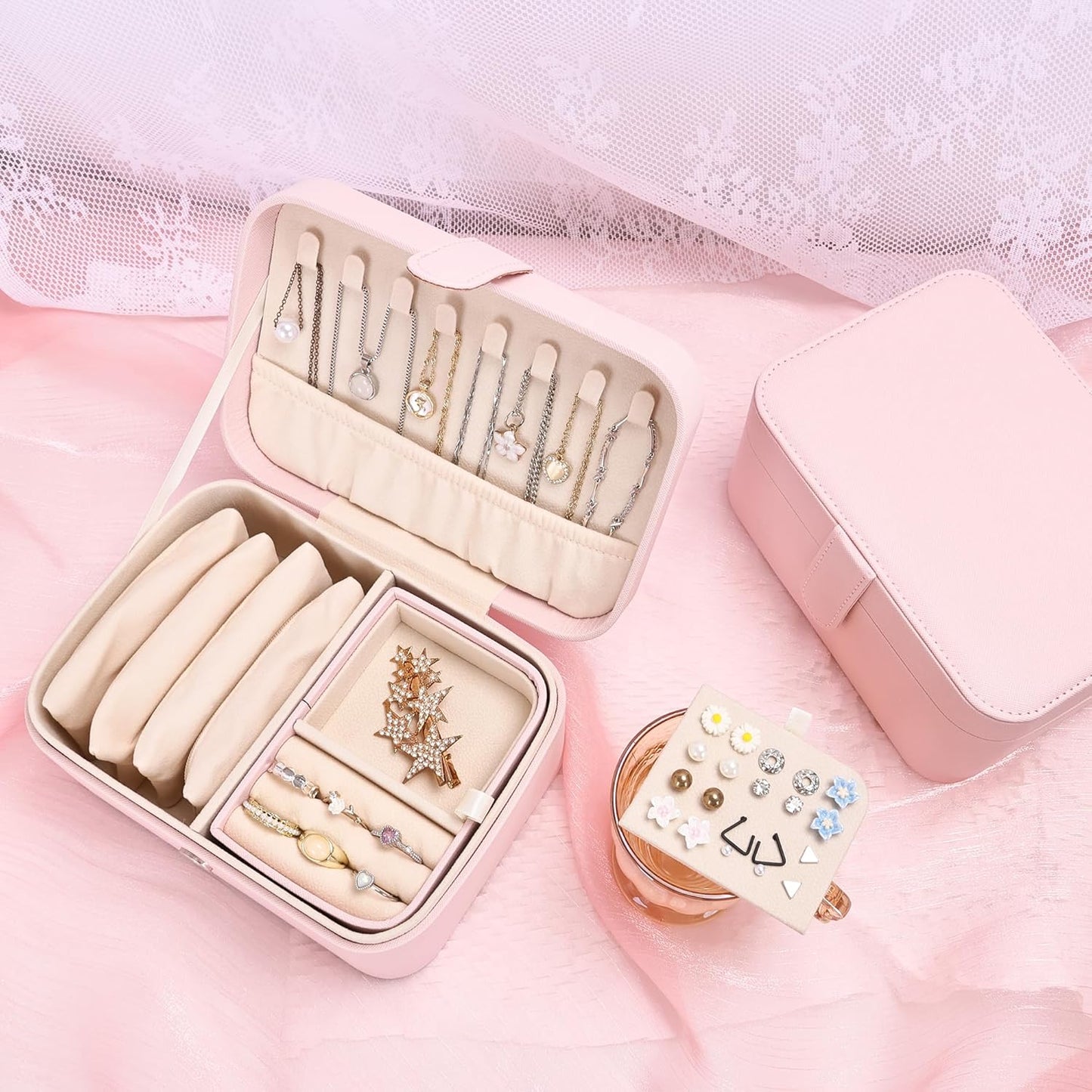 2 Layer Portable Jewelry Box, Large Jewelry Travel Case with 4 Jewelry Pouches, Medium Size Jewelry Organizer Box for Earrings, Necklaces, Bracelets (light pink)