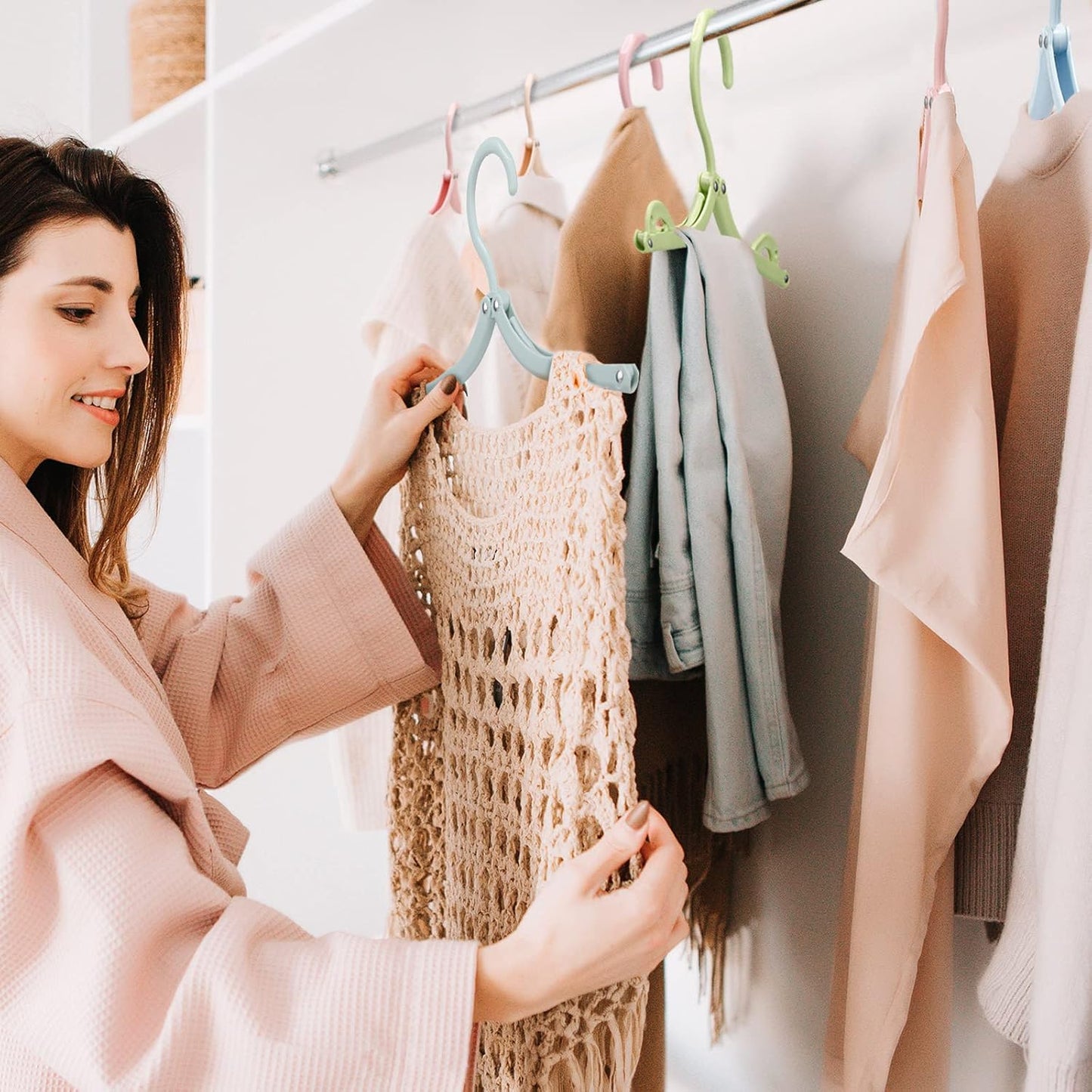 Maitys Folding Travel Hangers, 12 Pieces, Colorful, Plastic, Anti-Slip, Portable, Lightweight, Easy to Carry