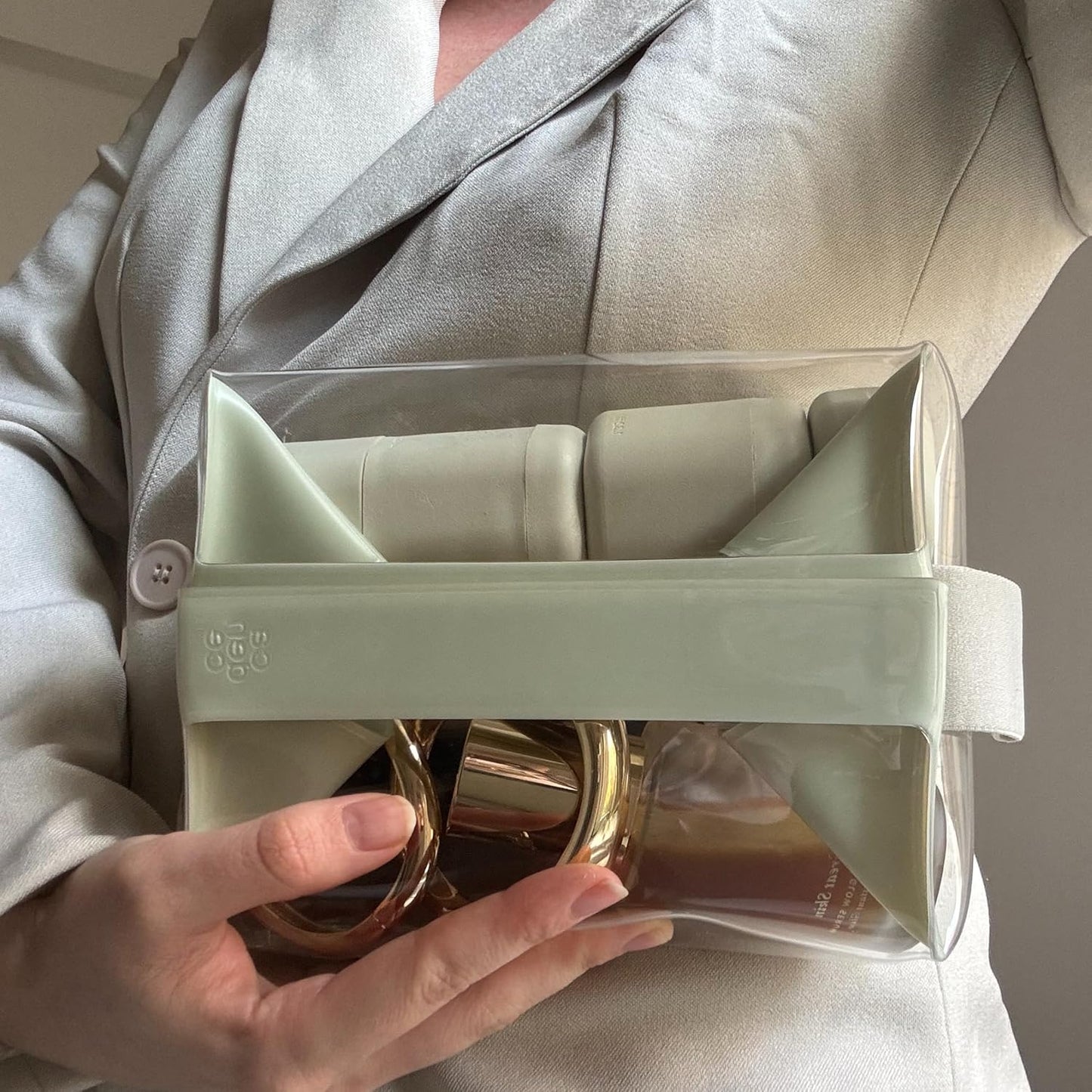 Cadence Parcel - Clear Kit with Magnetic Closure - Durable and Leak-Resistant Travel Toiletry Kit - TSA-Compliant & Modular Design - Hygiene Bag for Travel Essentials - 1 Qt - Chestnut